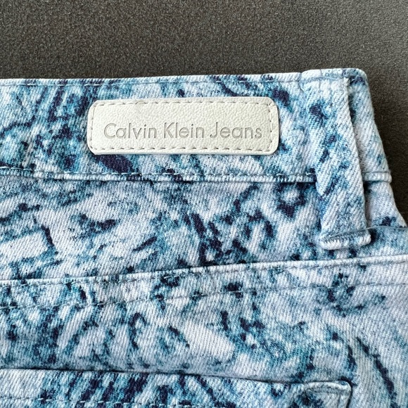 Like New Calvin Klein Jeans SZ 30/10 Ultimate Skinny Jeans Inseam 31 - Picture 5 of 6